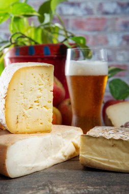 Peynirler ve biralı Tomme de Savoie, Fransız peyniri Savoy, fren
