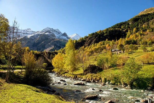 The River Gave de Gavarnie in Pyrenees mountains — ストック写真