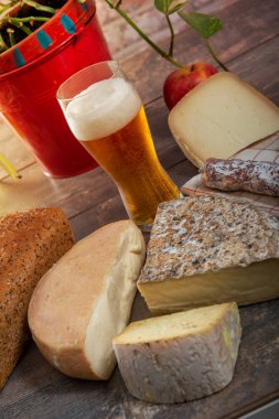 Peynirler ve biralı Tomme de Savoie, Fransız peyniri Savoy, fren