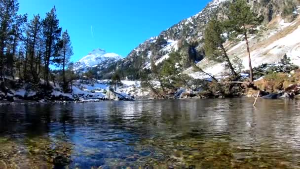 Folyó Havas Pireneusokban Pont Espagne Közelében Franciaország — Stock videók