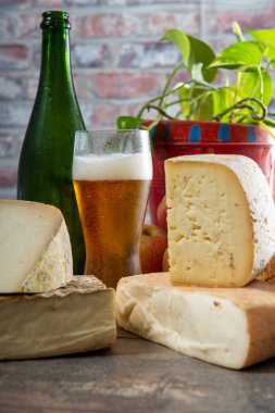 Peynirler ve biralı Tomme de Savoie, Fransız peyniri Savoy, fren