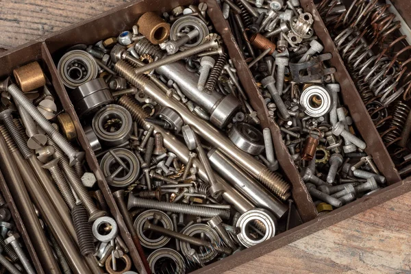 Una Caja Herramientas Plástico Con Tornillos Pequeños —  Fotos de Stock