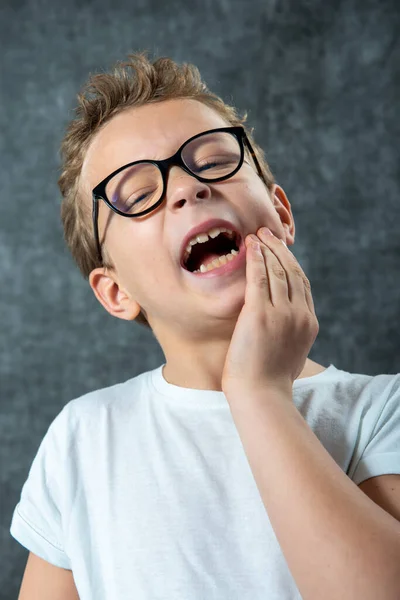 Menino Com Dor Dente — Fotografia de Stock