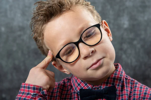 Portrait Pensive Boy Glasses — Stok fotoğraf
