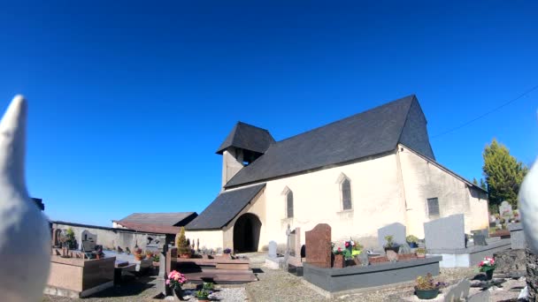 Fransa Nın Kırsalında Küçük Bir Kilise — Stok video