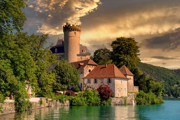 Средневековый Замок Озере Анси Горах Альп Франция — стоковое фото