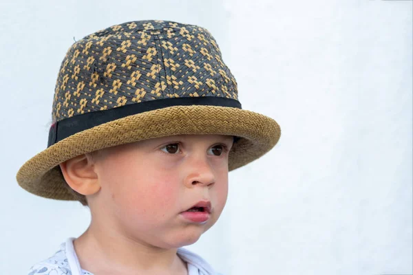 Yaşında Açık Havada Şapkalı Bir Çocuğun Portresi — Stok fotoğraf