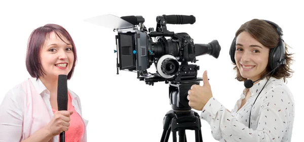 Dua Reporter Wanita Cantik Dengan Kamera Dan Mikrofon — Stok Foto