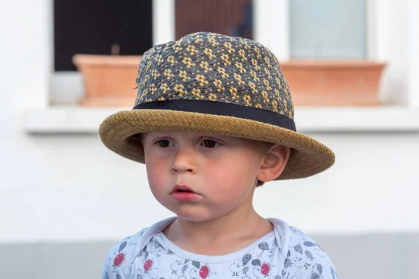 Retrato Niño Tres Años Con Sombrero Aire Libre —  Fotos de Stock