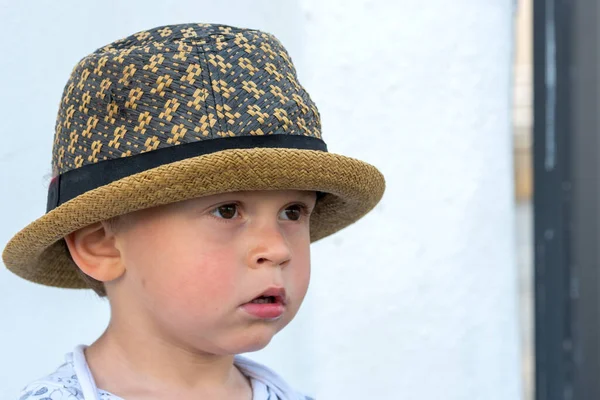 Retrato Niño Tres Años Con Sombrero Aire Libre —  Fotos de Stock