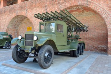Rusya-Nizhny Novgorod, 5 Eylül 2014: Bm-13 Katyusha-the Soviet war machine roket topçu, Nizhny Novgorod Kremlin 'de askeri teçhizat sergisi