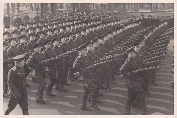 Leningrad Soviet Circa 1958 Vintage Photo Soviet Cadets Marching 准备胜利阅兵式 免版税图库图片