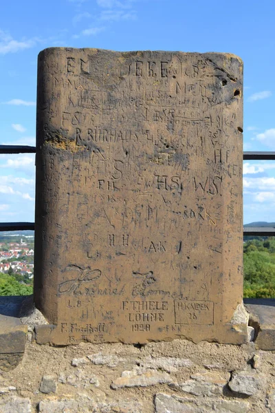 Alemania Bielefeld Agosto 2018 Antiguas Inscripciones Talladas Diente Piedra Antiguo — Foto de Stock