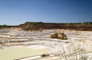 Excavate ile-taş ocağı açık benim çukur