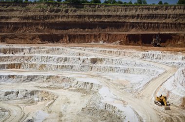 Excavate ile-taş ocağı açık benim çukur