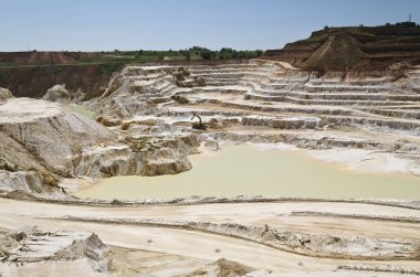 Excavate ile-taş ocağı açık benim çukur