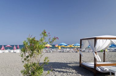 yaz plaj çadırı Bulgar sahil üzerinde denize yakın