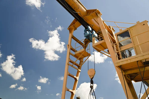 Big Lifting Crane Factory — Stock Photo, Image