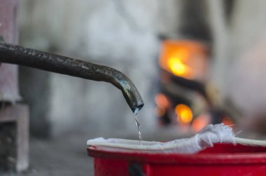 Rakia kazandan akıyor.