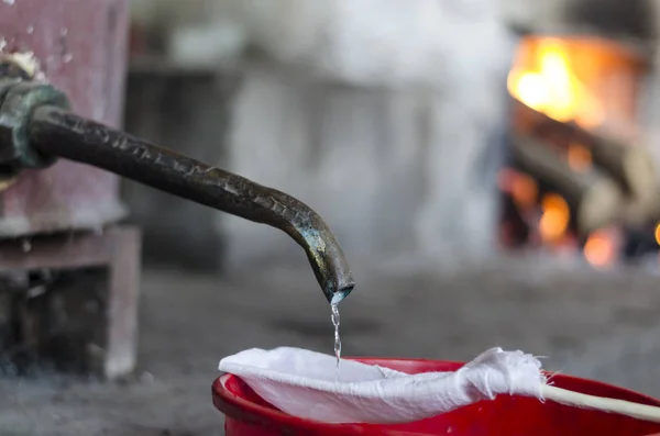 Rakia Que Fluye Caldera —  Fotos de Stock