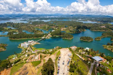 Rock Guatape Medellin, Kolombiya üzerinden panoramik görünüm 