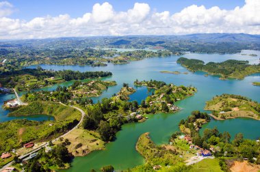 Rock Guatape Medellin, Kolombiya üzerinden panoramik görünüm 