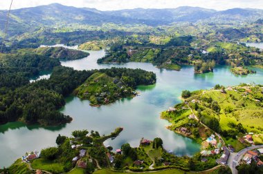 Rock Guatape Medellin, Kolombiya üzerinden panoramik görünüm 