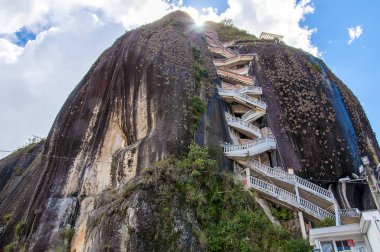 Guatape (Piedra de Penol) Medellin Kolombiya yakın kaya