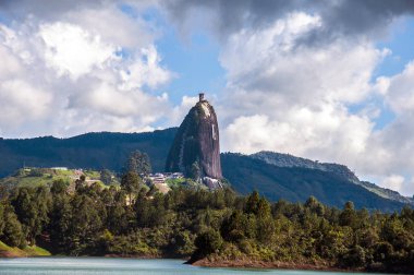 Guatape (Piedra de Penol) Medellin Kolombiya yakın kaya