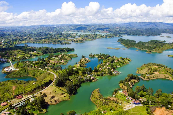 Rock Guatape Medellin, Kolombiya üzerinden panoramik görünüm 