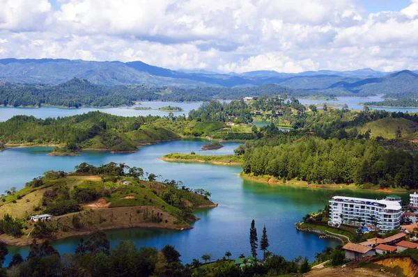 Rock Guatape Medellin, Kolombiya üzerinden panoramik görünüm 