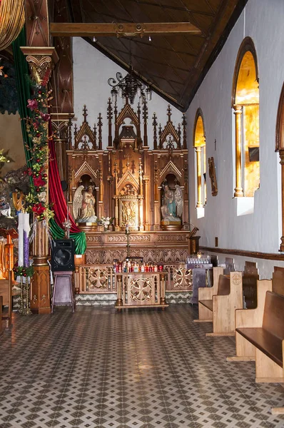 Imágenes interiores de Iglesia de Nuestra Señora Carmen en Guatape, Medellín, Colombia — Foto de Stock