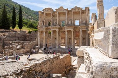 Celsus, Ephesus Kütüphanesi 