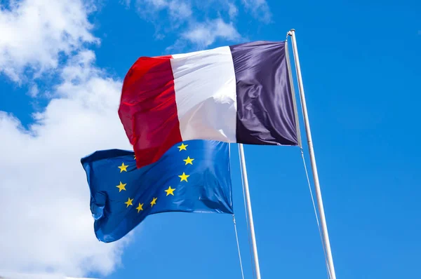 Bandiere dell'Unione europea e francese — Foto Stock