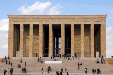 Ankara, Türkiye - 7 Ekim 2019: Atatürk 'ün Anitkabir Anıtmezarı Büyük Lider Atatürk' ü ziyaret eden insanlarla birlikte sevgisini ve saygısını iletmek için.