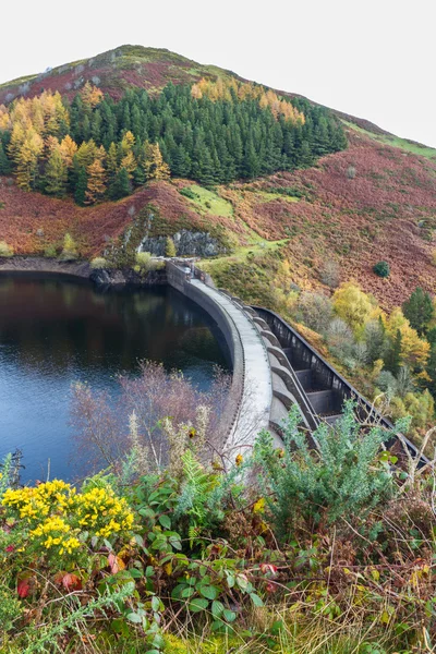 Clywedog reservoir and dam — Stock Photo, Image