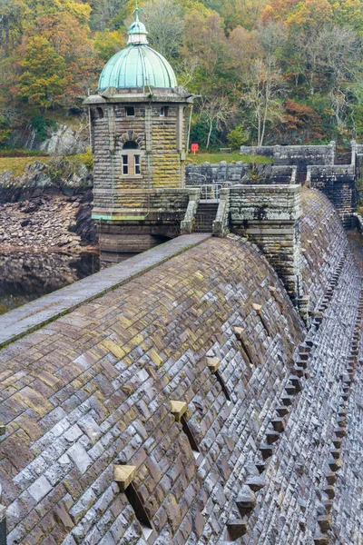 Top of the Penygarreg Dam with tower, fall autumn colors. — Stock Photo, Image