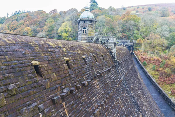 Top of the Penygarreg Dam with tower, fall autumn colors. — Stock Photo, Image