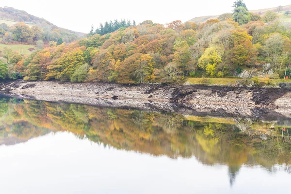 Trees, and hill reflected in water, Autumn Fall. — Stock Photo, Image