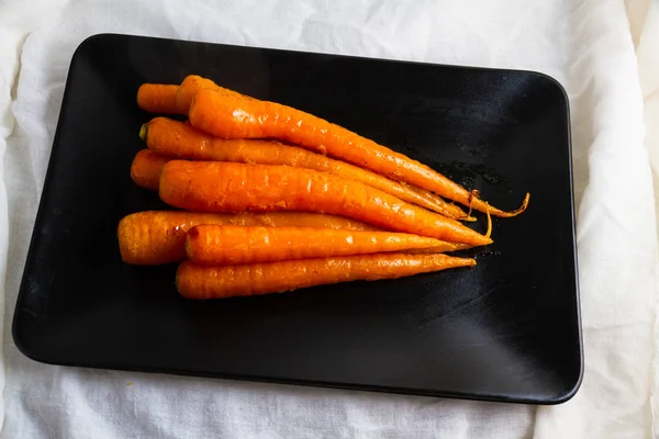 鲜橙色的釉面的胡萝卜 — 图库照片