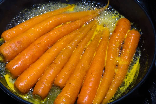 Carrots being glazed in orange juice. — Stock Photo, Image