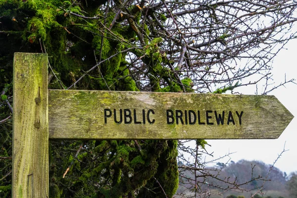 Ahşap Bridleway işareti