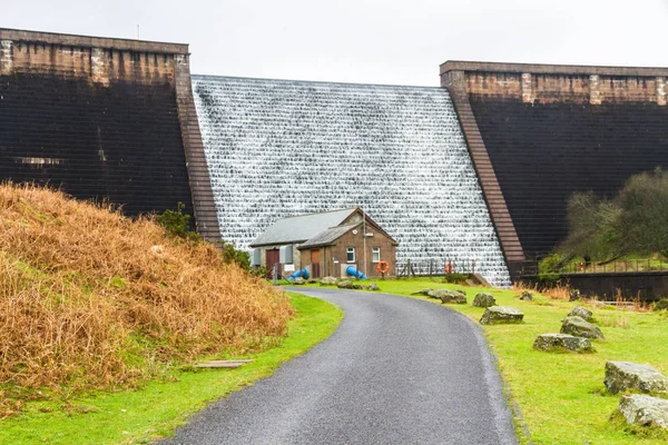 Wody spływające Avon Dam, Dartmoor — Zdjęcie stockowe