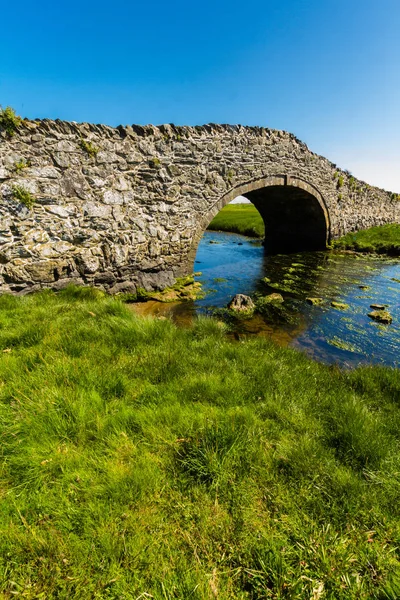 Vecchio ponte posteriore Hump, Aberffraw, Anglesey . — Foto Stock