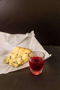 Cam sloe cin stilton peyniri ile