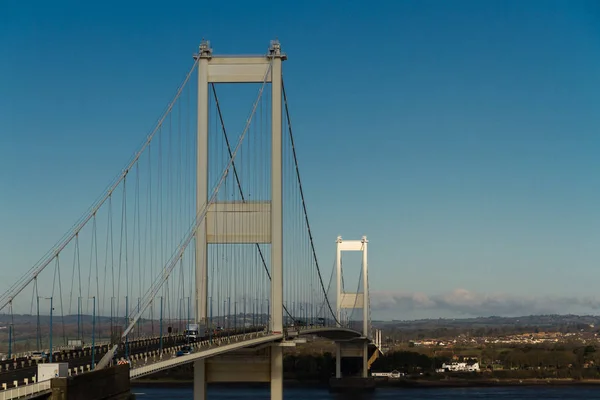 Il vecchio Severn Crossing, ponte sospeso che collega Galles wi — Foto Stock