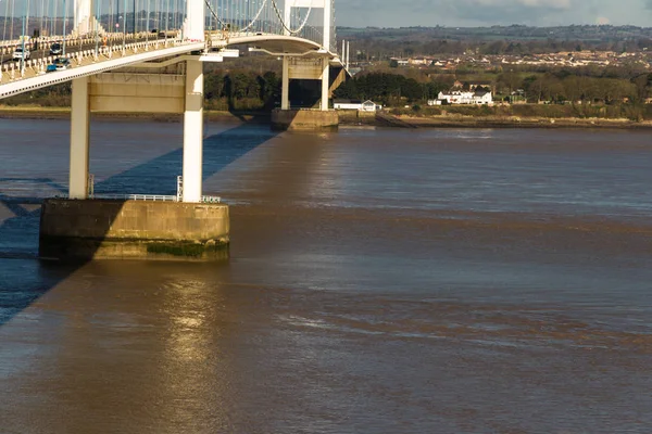 Piers of the older Severn Crossing, puente colgante que conecta —  Fotos de Stock