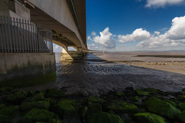 2 番目セヴァーン川を渡り、Engl 間ブリストル海峡に架かる橋 — ストック写真