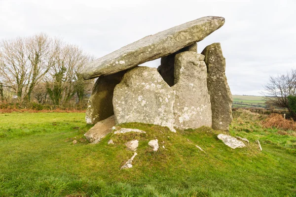 Trethevy quoit megalithisches Grab in Kornmauer — Stockfoto