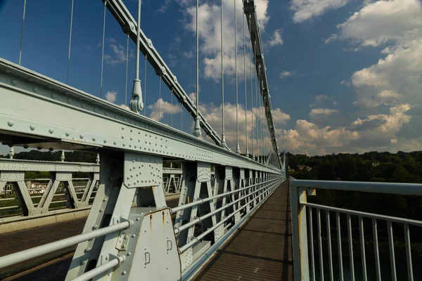 Deck of the Menai Suspension Bridge over between Anglesey and ma — Stock Photo, Image